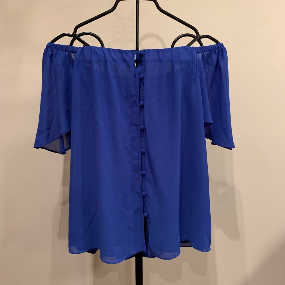 Button Down off the Shoulder top!